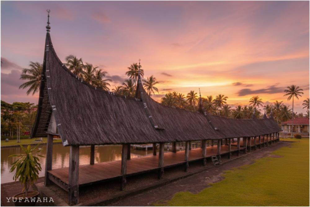 BALAIRUNG SARI di Minangkabau Balai Adat Dengan Arsitektur Vernakular