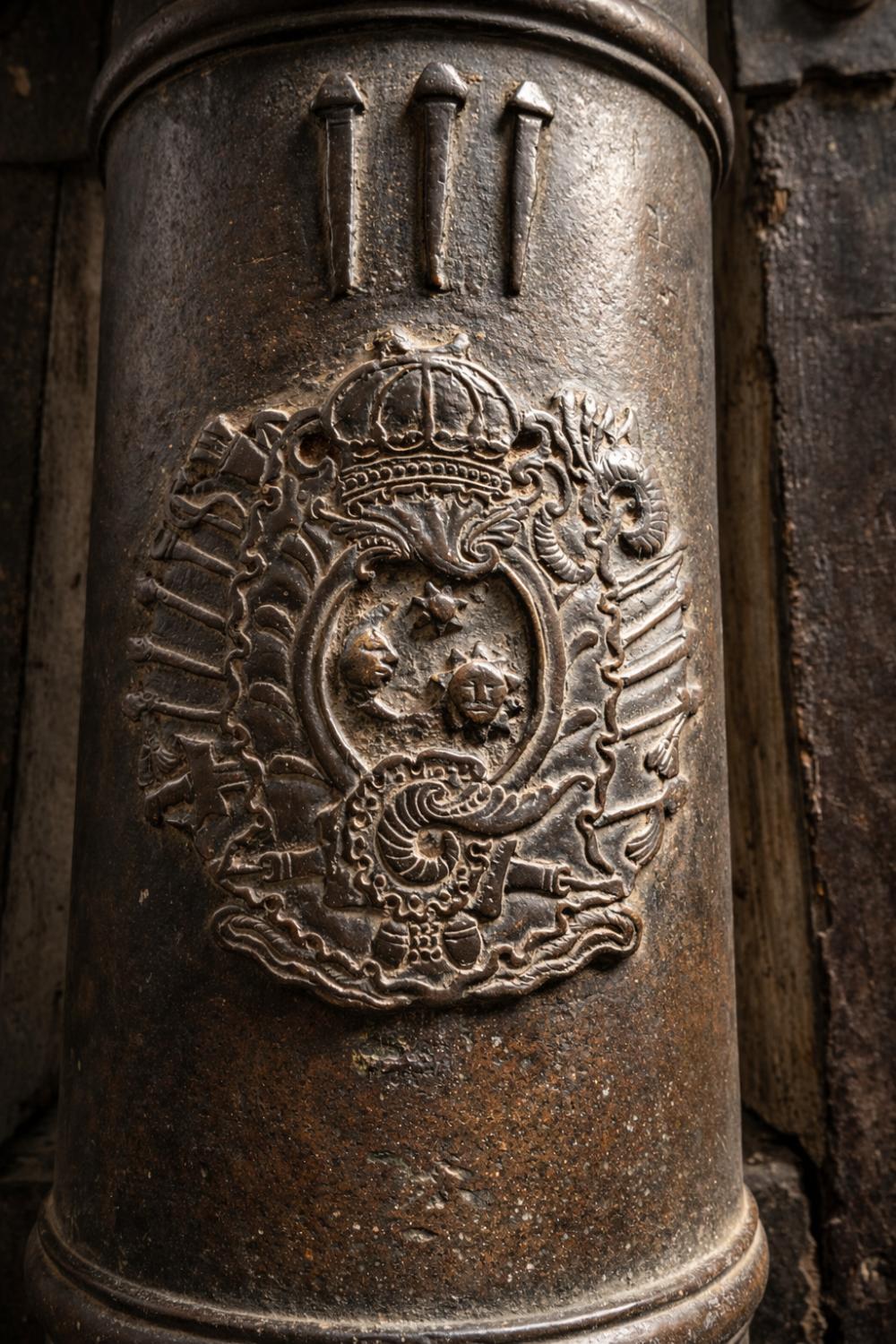 KETIKA SIMBOL - Sebagai  Penanda Kekuasaan pada Meriam Kolonial