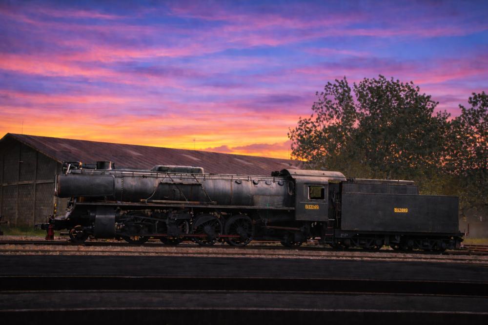 MESIN WAKTU di REL MATI - Lokomotif Uap sebagai Warisan Industri